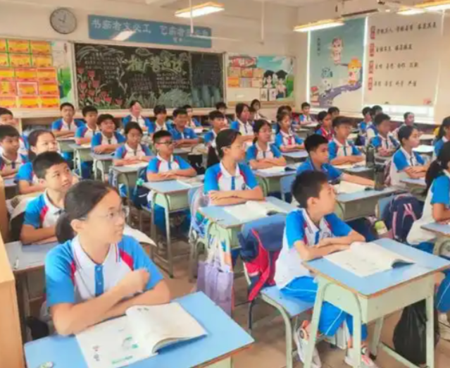 变革试点在较早发动编制专门校园管理办法及专门教育学生入校
